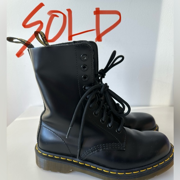 Dr Martens Boots - Picture 8 of 8